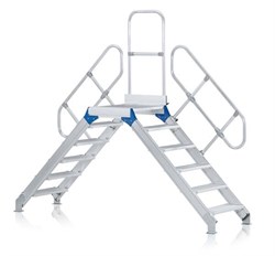 Алюминиевый переход с платформой Zarges Z600 1000мм 5 ступеней 60° 40359924 - фото 99138